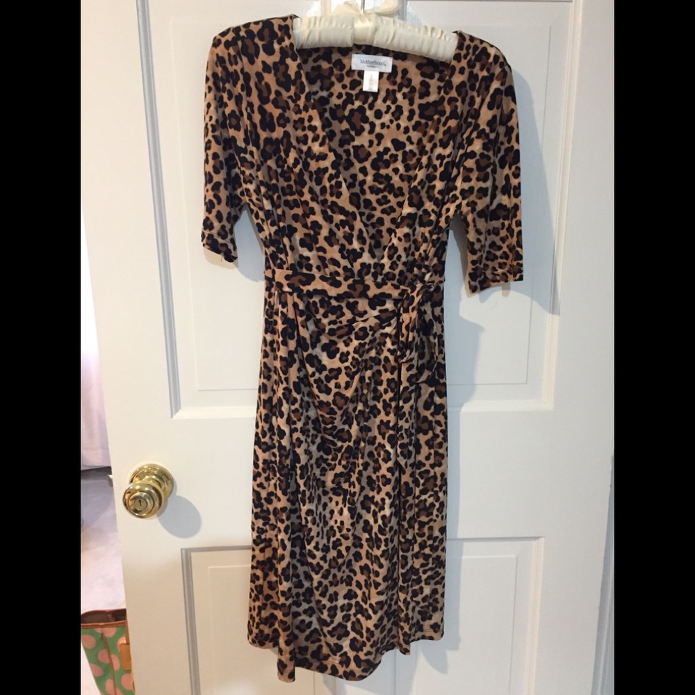 Maternity ! Leopard patterned maternity wrap dress